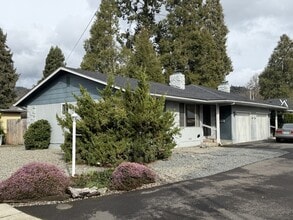 Building Photo - 431 NE Candy Ln