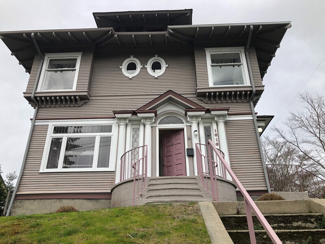 Primary Photo - 1616 NE 65th St