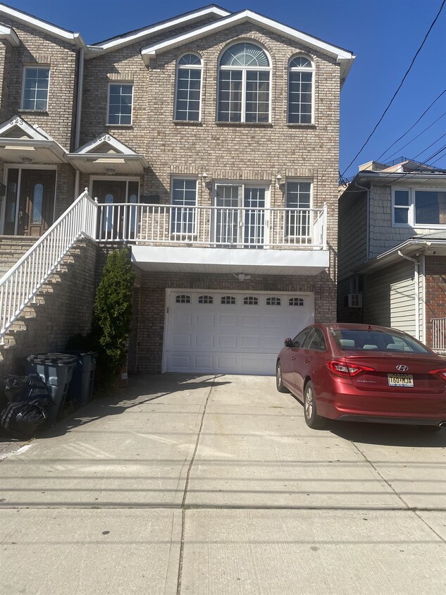 Primary Photo - 525 Avenue A
