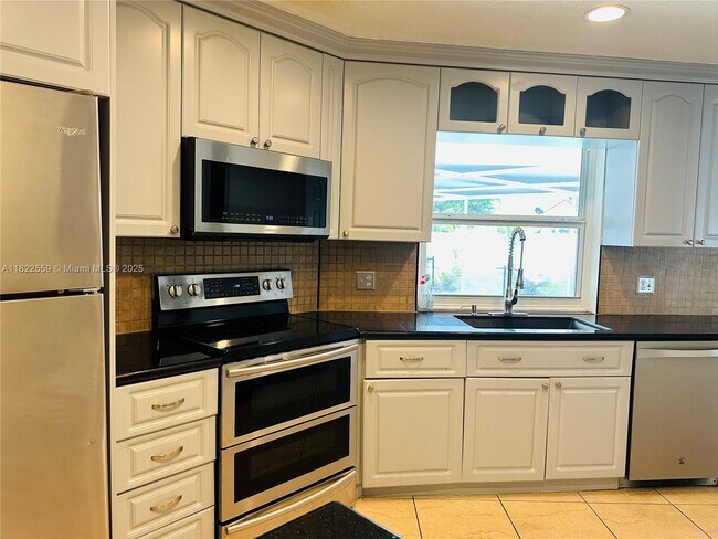 Foto del edificio - 3850 NW 81st Terrace