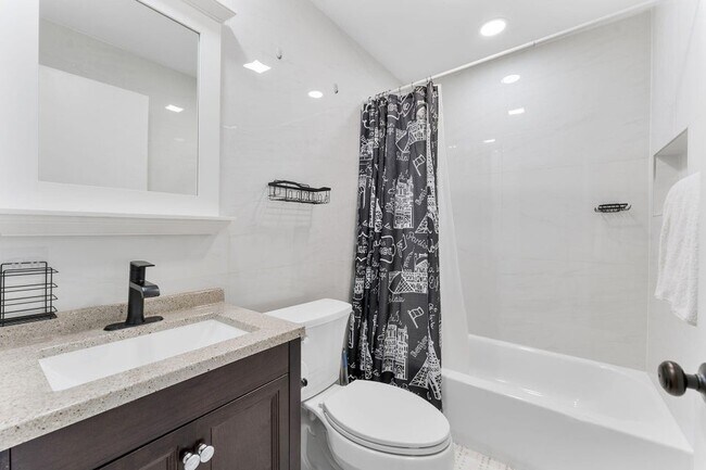 Building Photo - 1292 SW 25th Ave