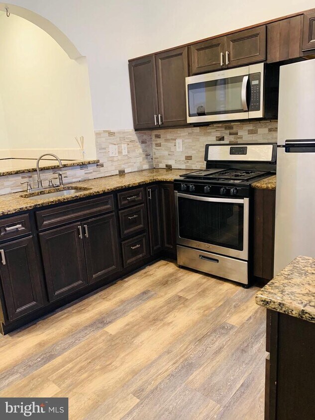 Primary Photo - 112 N 49th St