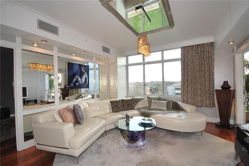 Primary Photo - 54 Rainey St