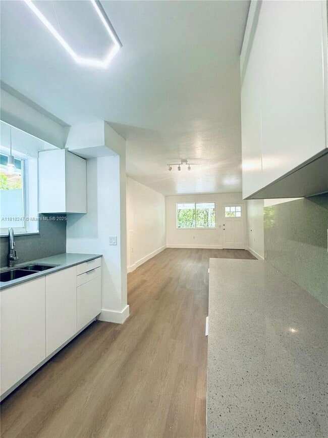 Foto del edificio - 10824 NE 3rd Ct