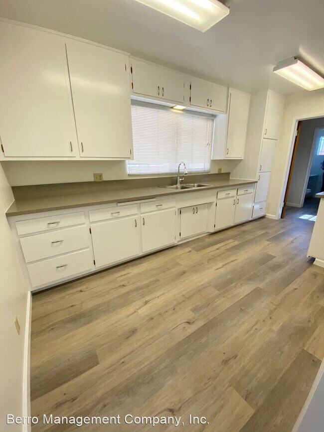 Building Photo - 2 br, 2 bath House - 824 LOMA AVE.