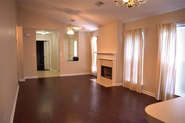 Building Photo - 1715 Young Pointe Blvd