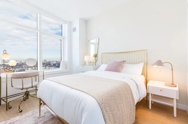 Foto del edificio - NEWLY CONSTUCTED LUXURY 2 BEDROOM/2 FULL W...