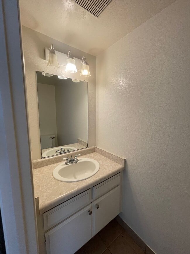 Building Photo - Two Bedroom Cypress Woods Townhouse
