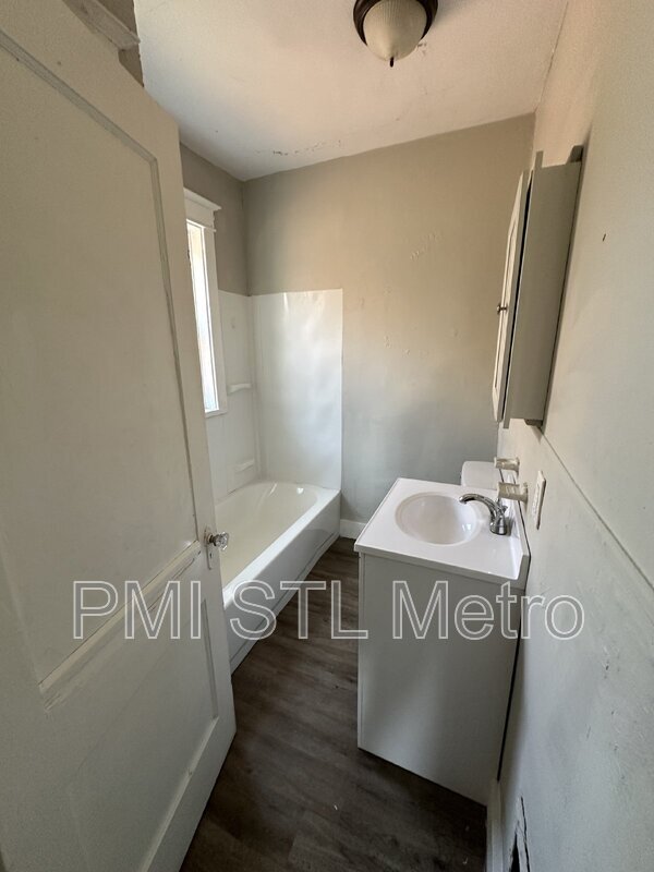 Foto del edificio - 3900 Dunnica Ave