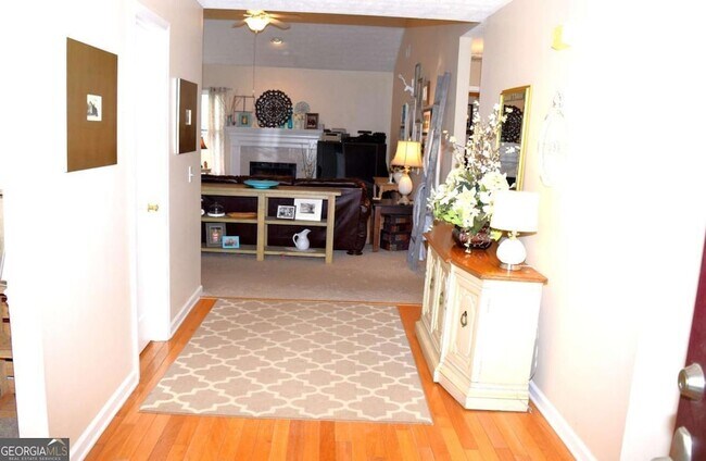 Building Photo - 450 Running Fawn Dr