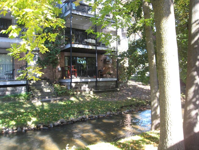 Building Photo - 605 Third St