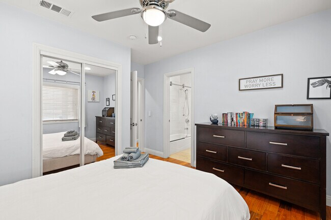 Foto del edificio - Luxury Estate with Sparkling Pool & Elegant Amenities