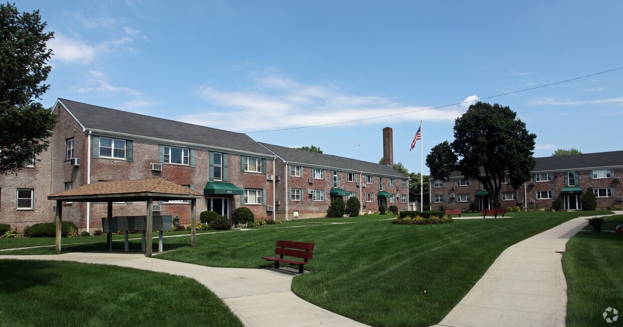 Valley Park Estates Rentals in Valley Stream at 1017 Fenwood Dr Valley