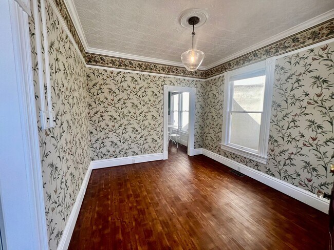 Foto del edificio - Available Now! Charming Restored Cottage o...