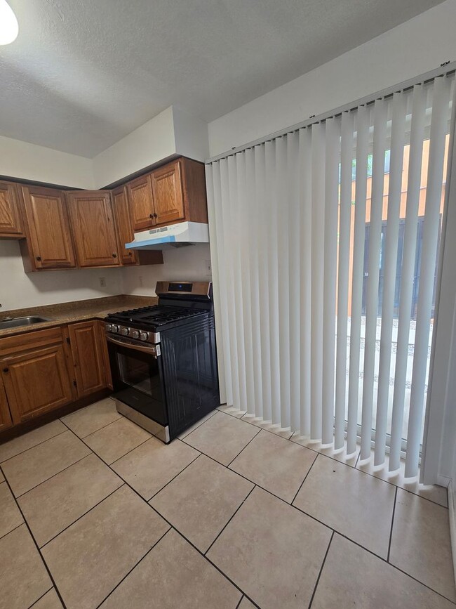 Foto del edificio - 2 bedroom unit near UNM