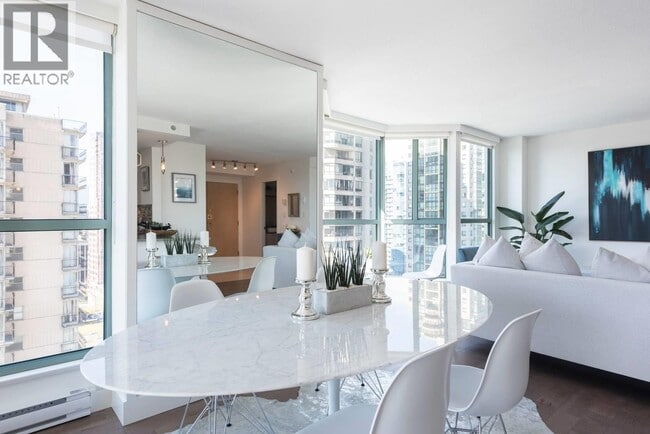 Building Photo - 789 Jervis St