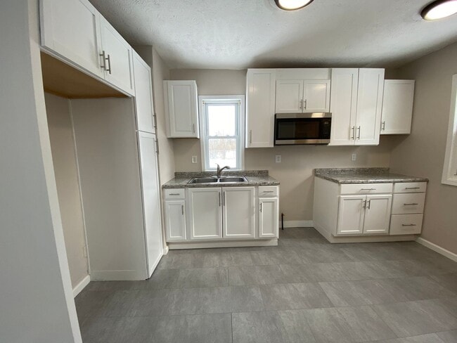 Foto del edificio - Spacious, Fully Updated 3BR/2BA on a Quiet Dead-End Street