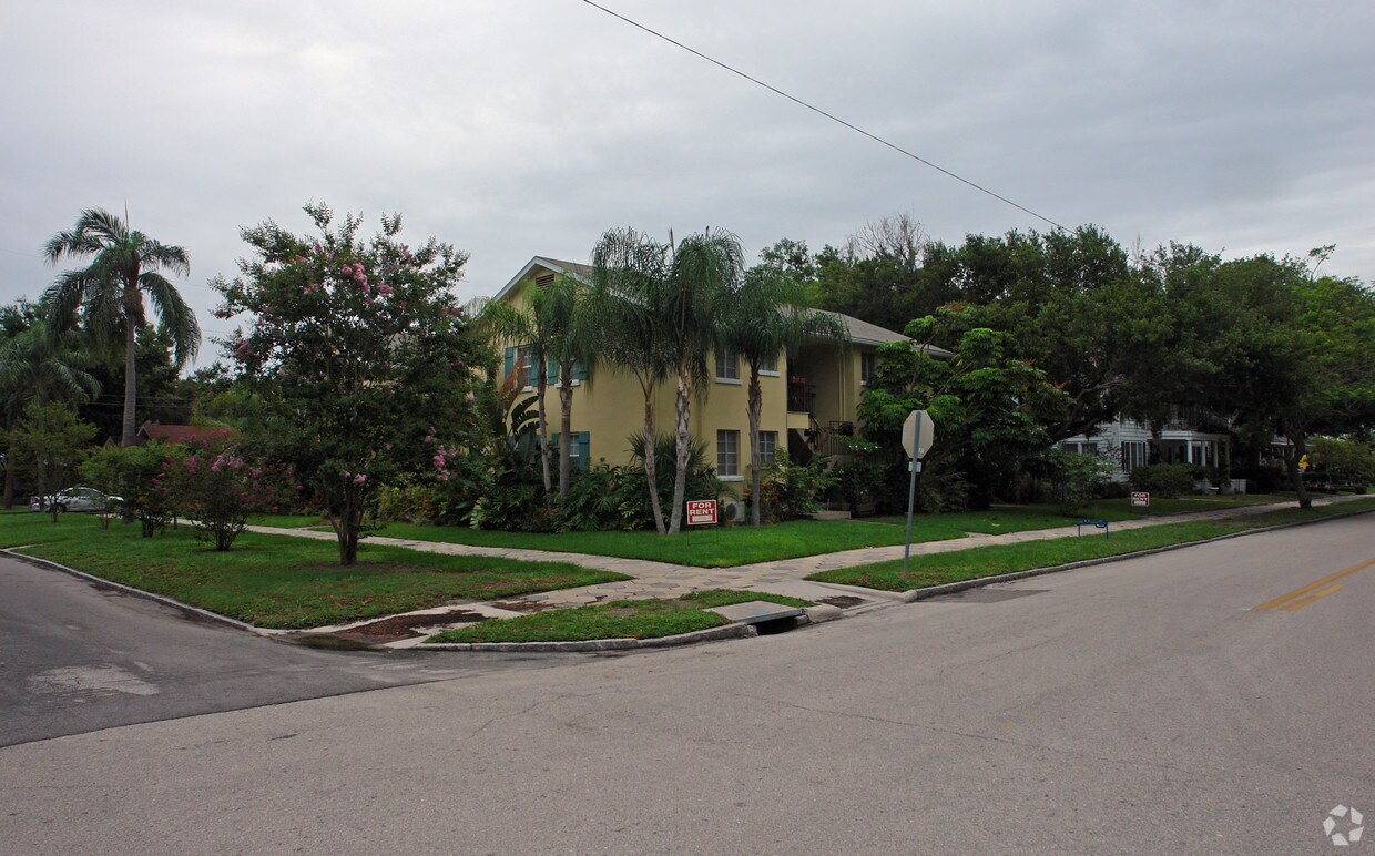 Foto principal - 701 Bay St