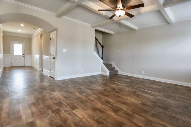 Building Photo - Pet Friendly Five Bedroom!