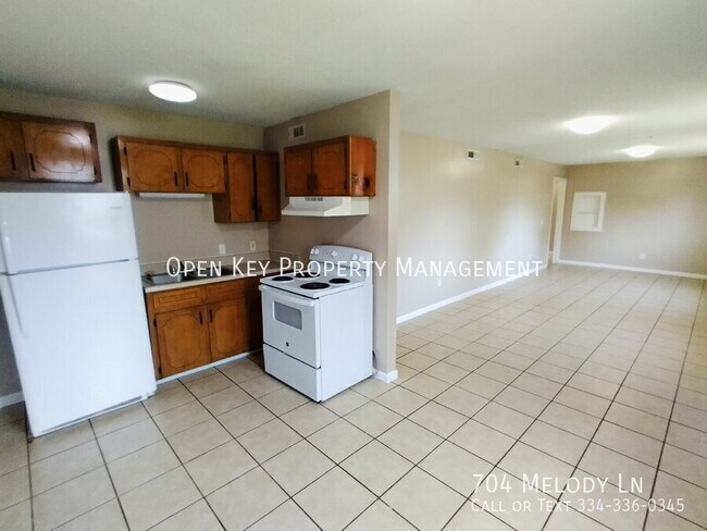 Foto del edificio - 704 Melody Ln