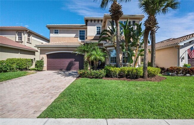 Building Photo - ***STUNNING FURNISHED/ UNFURNISHED ANNUAL*...