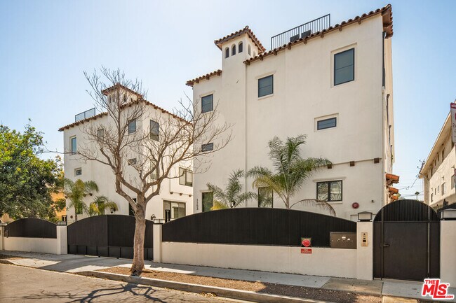 Foto del edificio - 1153 Beachwood Dr