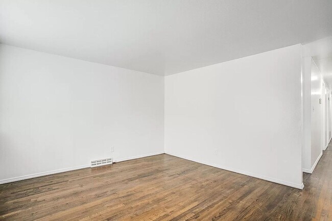 Foto del edificio - 4504-4506 N Jackson Ave