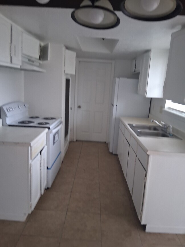 Foto del edificio - 6823 Castleview Ln