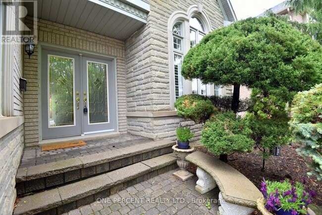 Building Photo - 4323 Clubview Dr