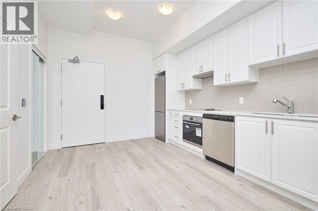 Building Photo - 461 Green Rd