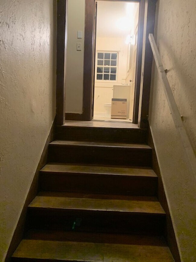 Building Photo - Spacious 2BR/2BA Home with Bonus Room