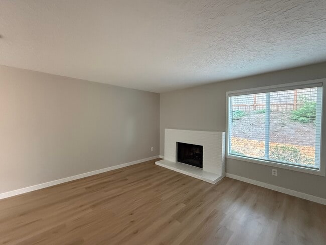 Building Photo - 5115 SW 62nd Ave