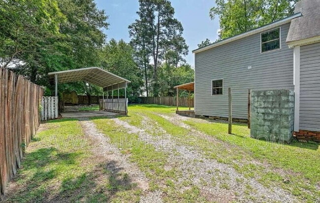 Building Photo - 503 Dusy St