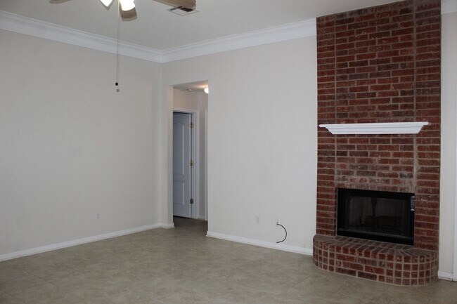 Building Photo - 3 BEDROOM NEAR BELTON HIGH SCHOOL