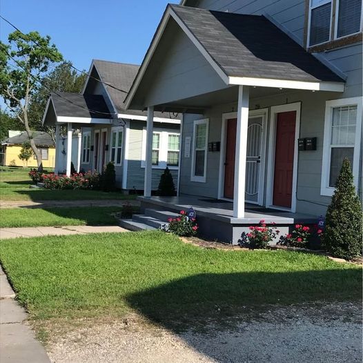 Front of property - 216 W Republic Ave