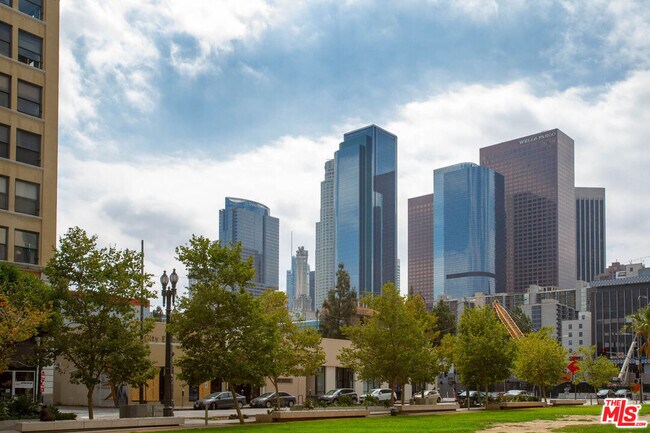 Foto del edificio - 108 W 2nd St