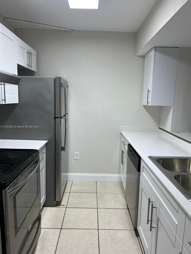 Primary Photo - 7035 NW 186th St