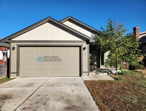 Building Photo - 1421 E Providence Ave