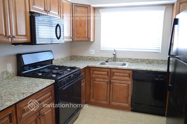 Building Photo - 10870 Larry Dr