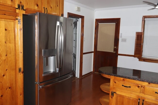 Building Photo - For Rent – Spacious 4BR Mid-Century Modern...