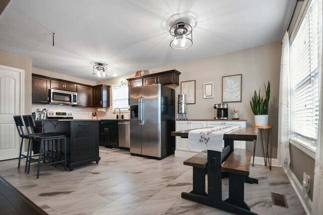 Building Photo - Pet Friendly Three Bedroom with Bonus!