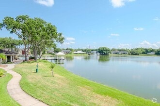 Building Photo - 214 Lake Parsons Grn