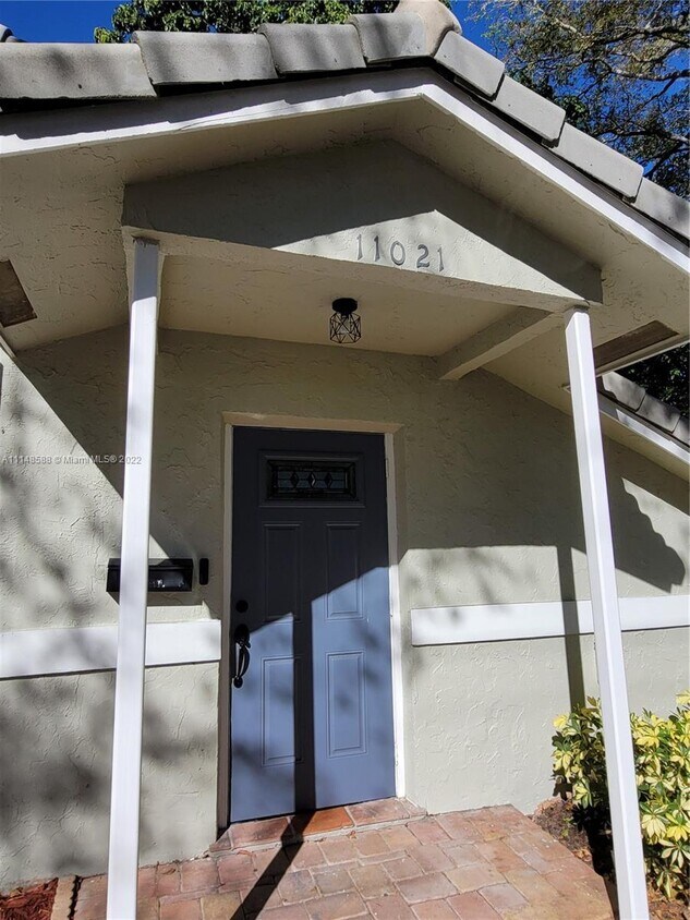 Primary Photo - 11021 NW 39th St