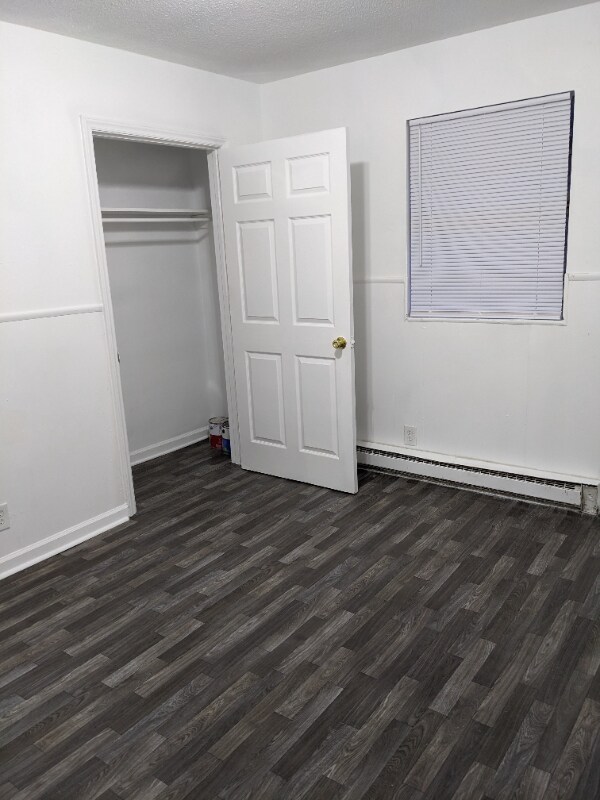 Building Photo - 601 Barton St