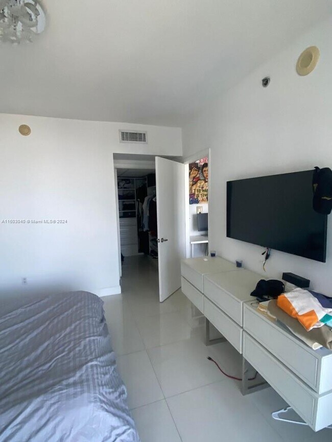 Foto del edificio - 465 Brickell Ave