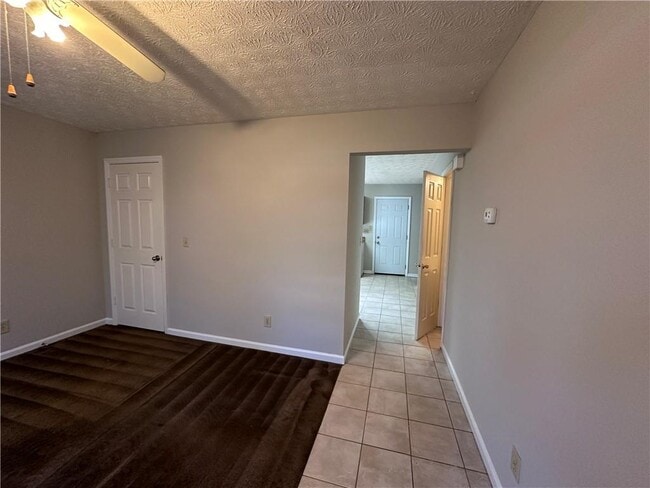 Building Photo - 502 Oakwood Ct