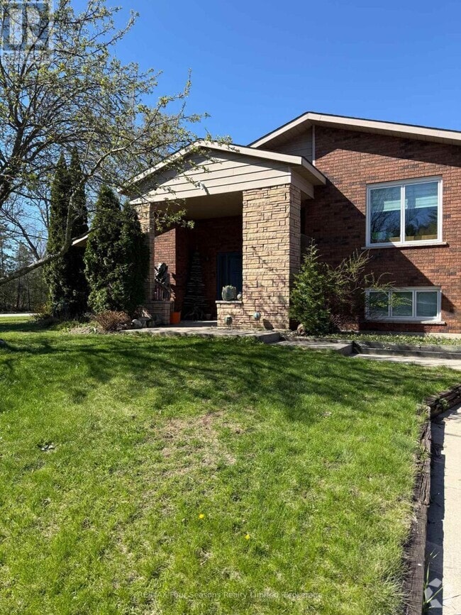 Building Photo - 3 Bridgeview Ct