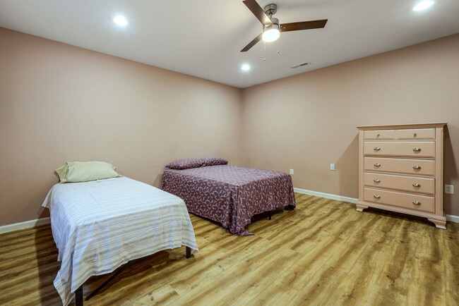 Building Photo - 42047 Darlene Pl