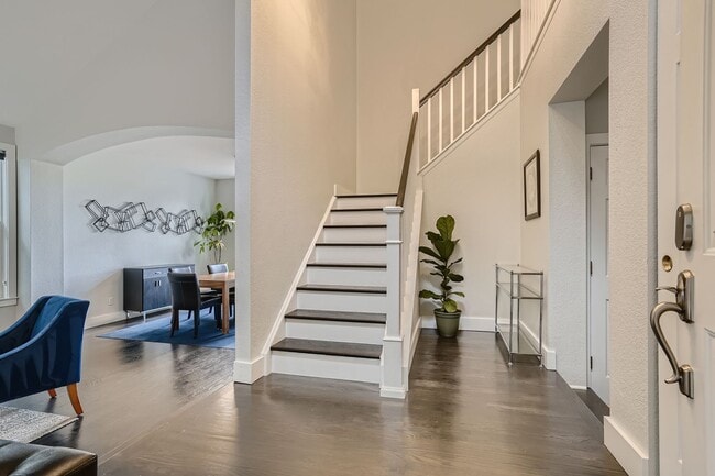 Building Photo - Beautiful Waneka Landing 5 bed/4 bath Home...