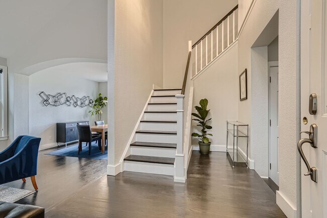 Foto del edificio - Beautiful Waneka Landing 5 bed/4 bath Home...
